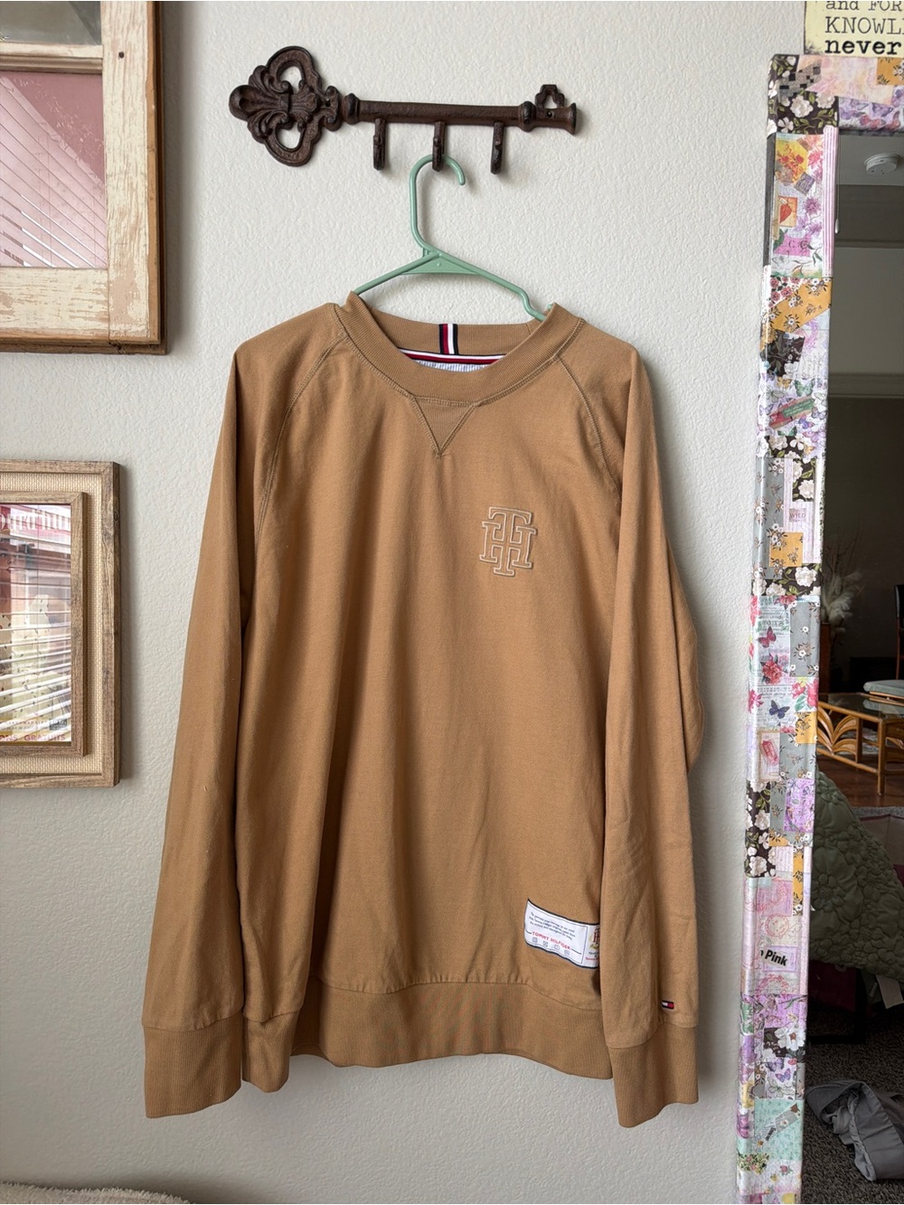 Tommy Hilfiger Men's Tan/Camel Crewneck Sweatshirt